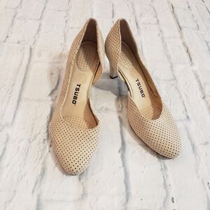 Tsubo Creme Suede Leather Pumps 9
